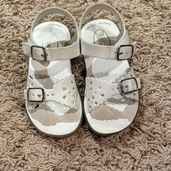 FootMates Other - Footmates white sandals, size 7
